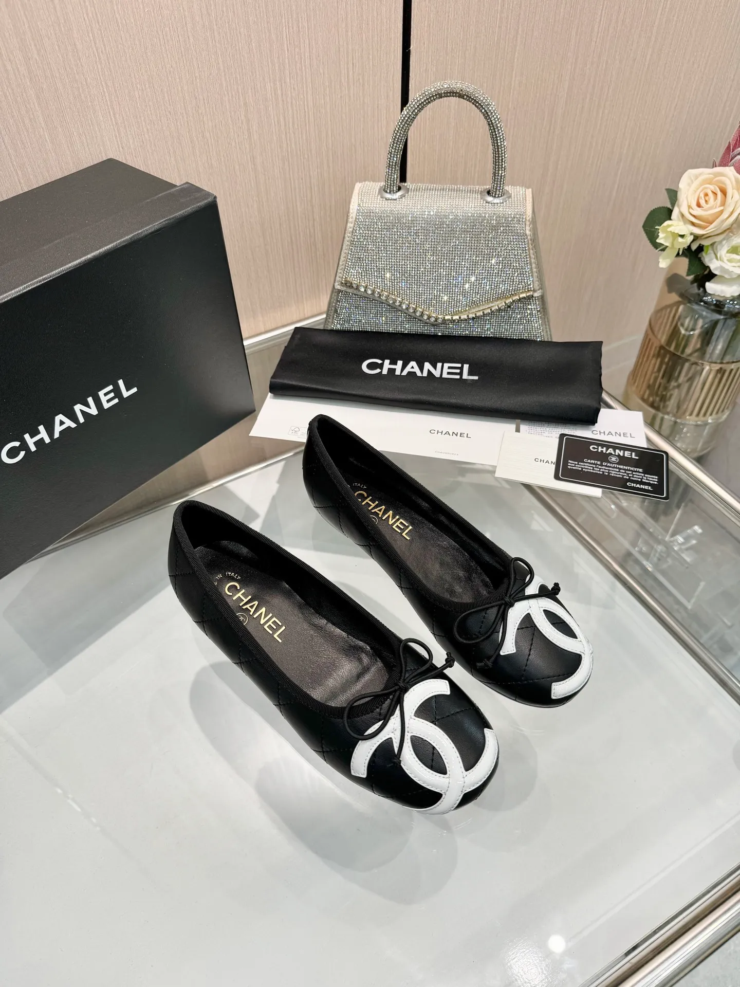 👟👟Ex-factory price 500👟👟 Women's Shoes Women's Clothing | ²⁰²5 𝐬𝐬 🤍🤎𝐂𝐇𝐀𝐍𝐄𝐋 Chanel 26A catwalk style Handmade Mary Jane women's shoes Ballet shoes are so amazing, the bow pattern is so cute! Even if I don’t wear flat shoes, I can’t resist the temptation! The second recommended pair of Chanel logo women's shoes has great texture and is versatile. It is made of lambskin and has an original two-color outsole. Size: 35-40 (41 can be customized and cannot be returned or exchanged)